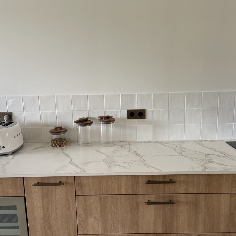 Zellige - Carrelage effet zellige 13x13cm FADO WHITE effet métallique