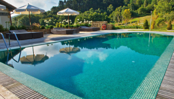 Matériaux, format, extensions : les tendances  piscine en 2021