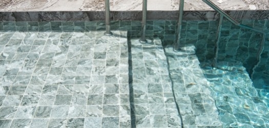 Quand refaire le carrelage de la piscine ?