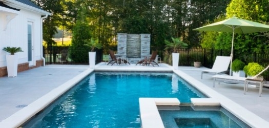 Piscine au sel : quel choix de revêtement ?