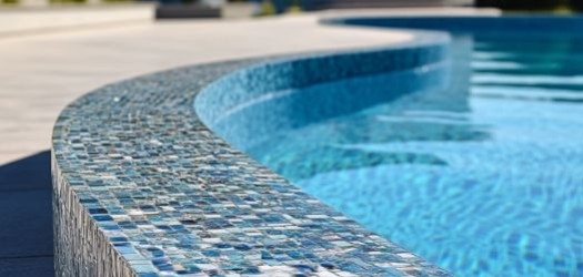 Comment choisir la couleur idéale de mosaïque pour votre piscine ?