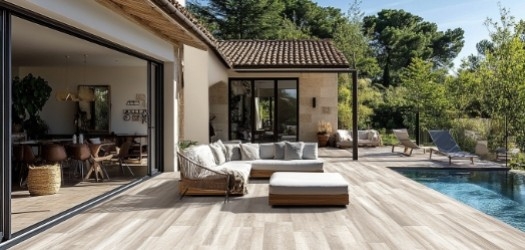 Combien coûte une terrasse en carrelage effet bois ? 