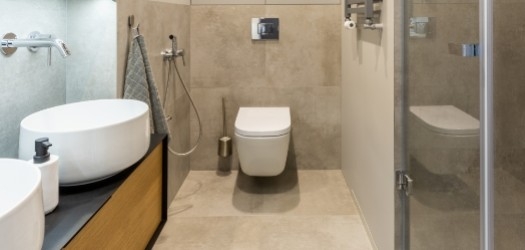 Quel carrelage pour agrandir une petite salle de bain ?