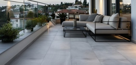 Peut-on carreler un balcon avec des dalles sur plot ?