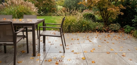 Poser une terrasse en automne : pourquoi attendre le printemps ?