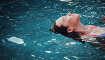 Quelle couleur d'eau pour votre piscine ?