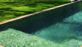 Quelle couleur d’eau naturelle pour la piscine ?